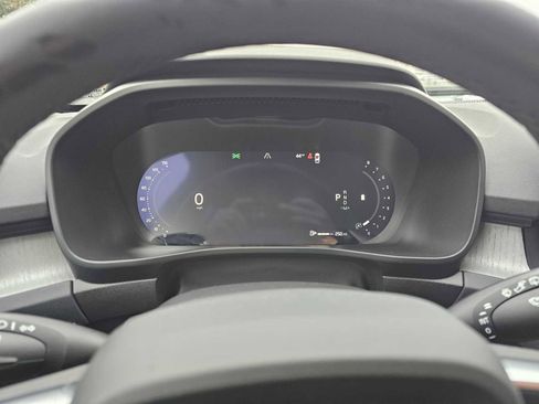 Used 2025 Volvo XC40 B5 Ultra w/ Protection Package Premier image 27