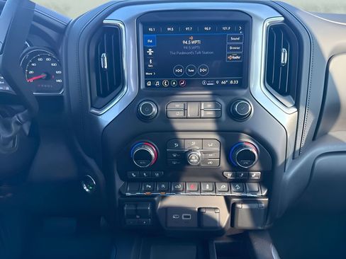 Used 2021 Chevrolet Silverado 1500 LTZ AWD/4WD image 11