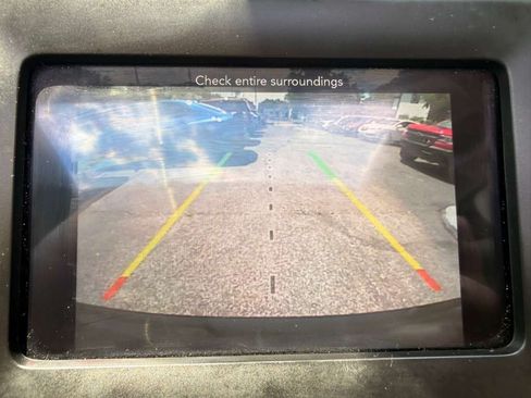 Used 2019 Jeep Cherokee Latitude Plus w/ Comfort/Convenience Group AWD/4WD image 25
