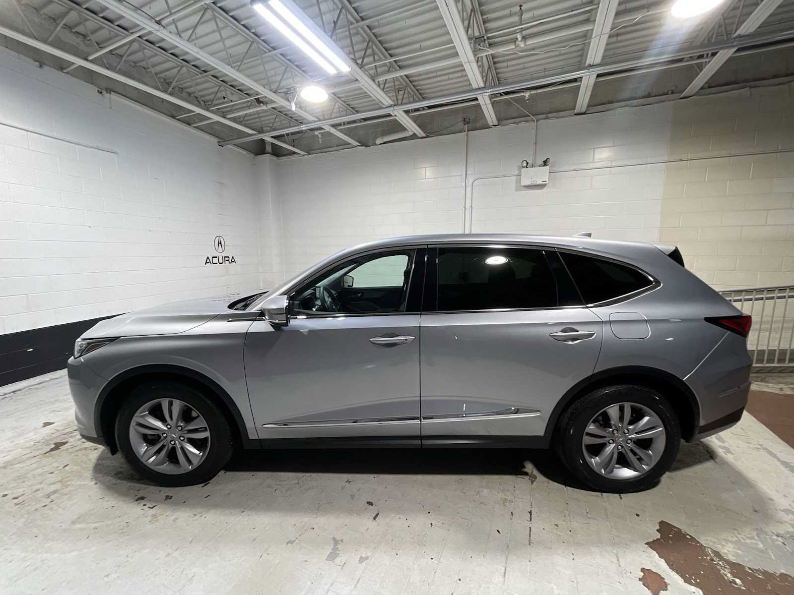Used 2024 Acura MDX SH-AWD image 3