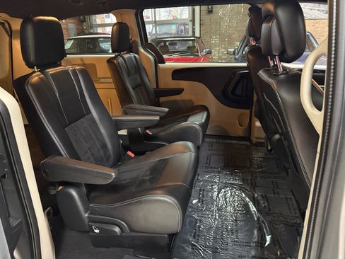 Used 2018 Dodge Grand Caravan SXT FWD image 26