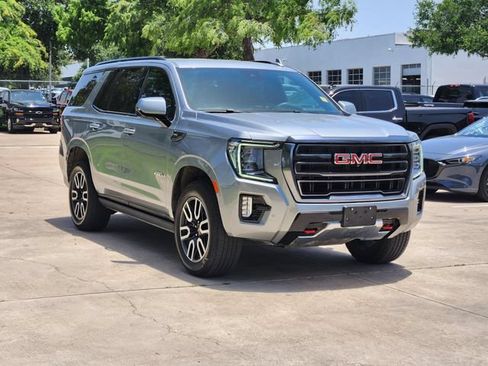 Used 2024 GMC Yukon AT4 w/ Technology Package AWD/4WD image 4