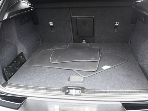 Used 2023 Volvo XC40 B4 Core FWD image 14