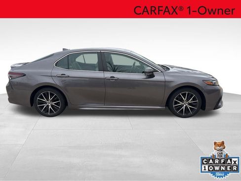 Used 2023 Toyota Camry SE image 2