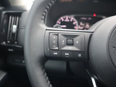 New 2025 Nissan Pathfinder SV w/ Black Appearance Package image 22