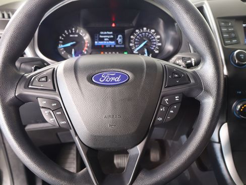 Used 2018 Ford Edge SE FWD image 3
