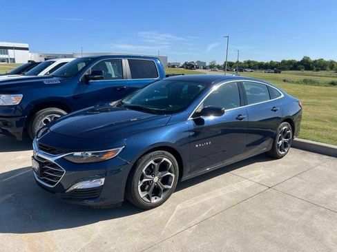 Used 2022 Chevrolet Malibu LT FWD image 1