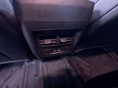 Used 2024 Chevrolet Colorado Z71 w/ Z71 Convenience Package 2 image 40