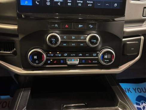 Used 2024 Ford Expedition XLT image 34