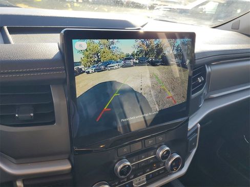 Used 2024 Ford Expedition Max XLT image 24