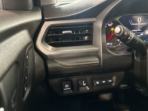 Used 2022 GMC Acadia AT4 w/ Technology Package image 30