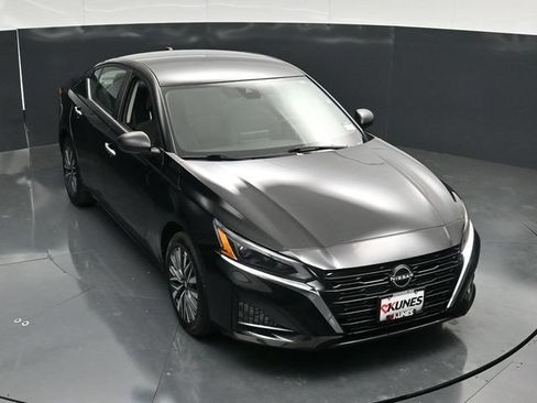 Used 2024 Nissan Altima 2.5 SV AWD/4WD image 41