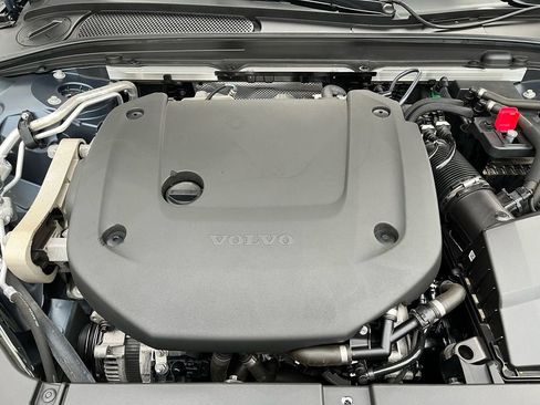 Used 2022 Volvo V90 B6 Cross Country image 26