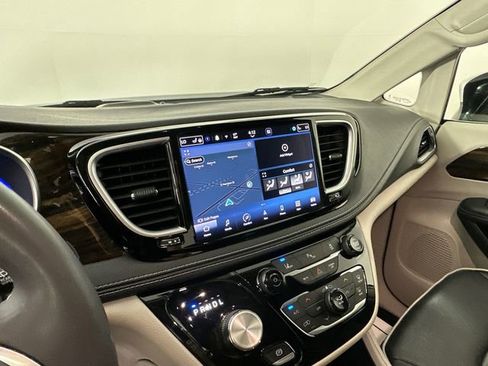 Certified 2023 Chrysler Pacifica Limited FWD image 25