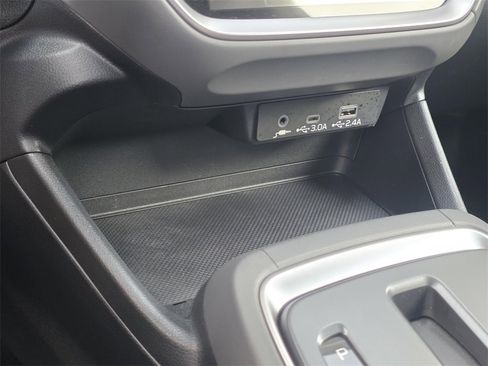 Used 2025 Subaru Crosstrek 2.0i Premium image 19