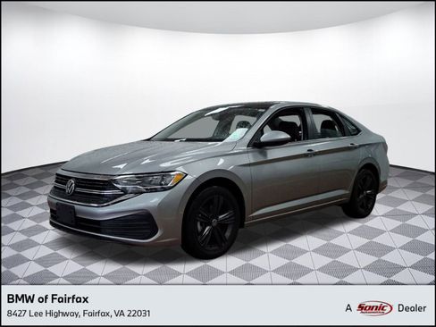 Used 2022 Volkswagen Jetta SE image 1