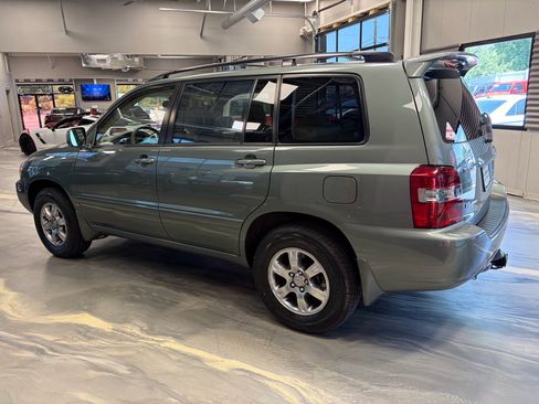 Used 2007 Toyota Highlander 4WD V6 w/ 3rd Row image 32