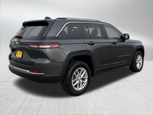 Used 2023 Jeep Grand Cherokee Laredo AWD/4WD image 7