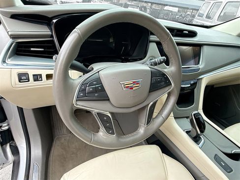 Used 2018 Cadillac XT5 Luxury w/ Driver Awareness Package image 12