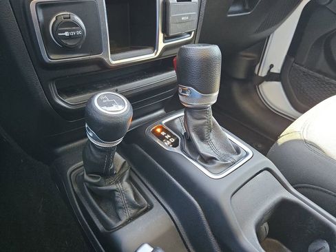 Used 2023 Jeep Gladiator Sport image 24