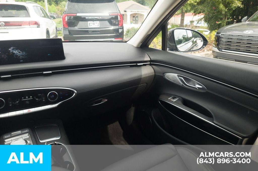 Used 2025 Genesis GV70 2.5T AWD/4WD image 18