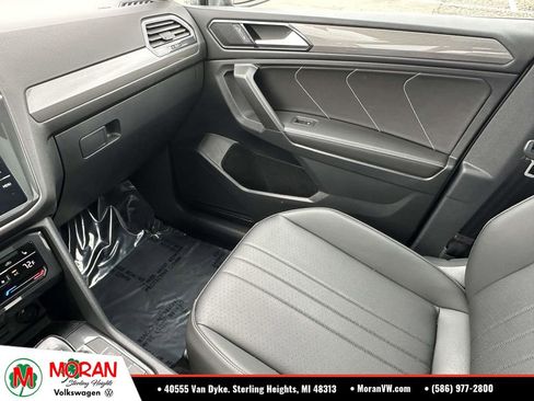Certified 2023 Volkswagen Tiguan SE w/ Panoramic Sunroof Package AWD/4WD image 34