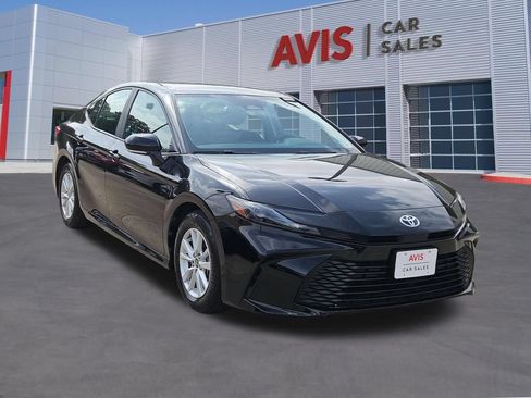 Used 2025 Toyota Camry LE FWD image 9