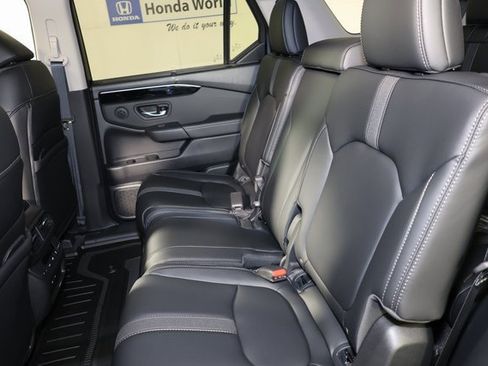 New 2025 Honda Pilot Touring image 25