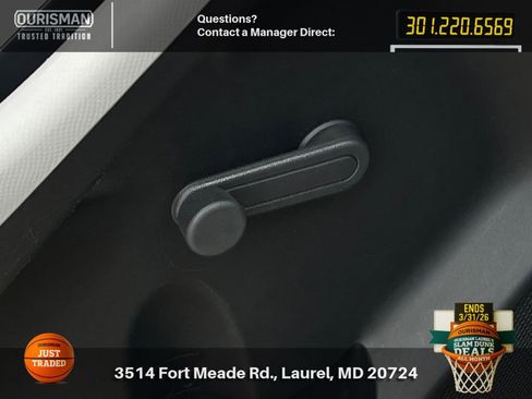 Used 2010 Toyota Yaris 2-Door Hatchback image 9