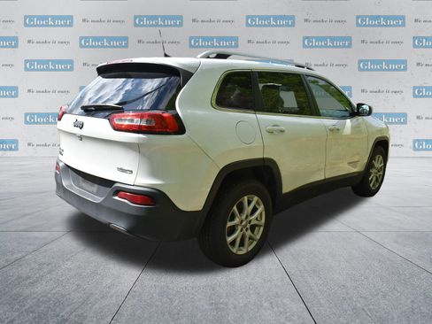 Used 2018 Jeep Cherokee Latitude Plus w/ Cold Weather Group AWD/4WD image 6