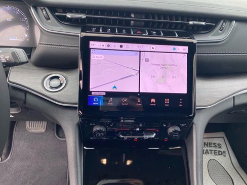 Used 2025 Jeep Grand Cherokee Limited w/ Trailer Tow Package image 11