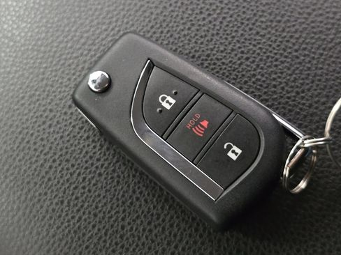 Certified 2022 Toyota RAV4 LE image 32