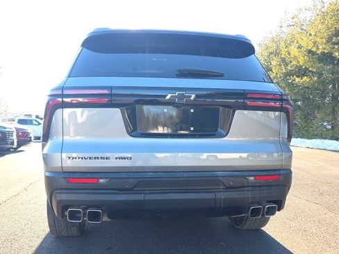 Used 2024 Chevrolet Traverse LS w/ Midnight/Sport Edition image 5