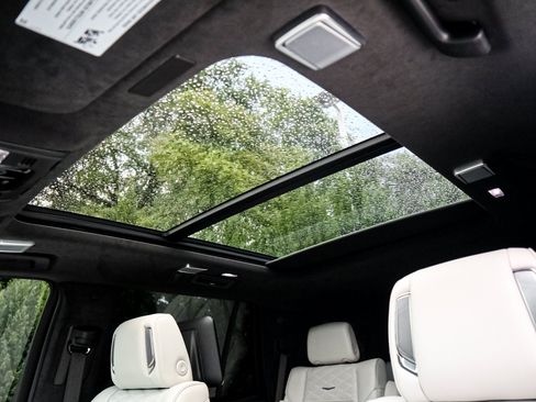 Used 2026 Cadillac Escalade V AWD/4WD image 28