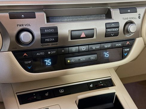 Used 2013 Lexus ES 300h w/ Premium Pkg FWD image 22
