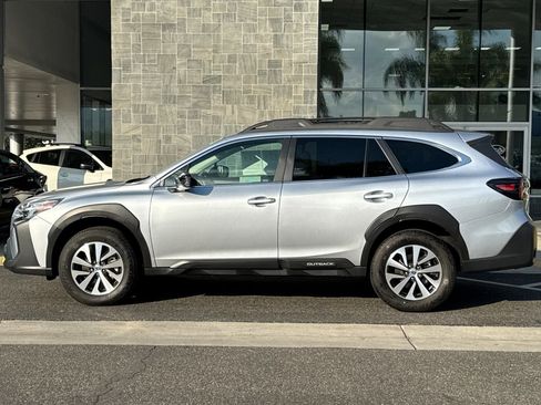 Certified 2025 Subaru Outback Premium image 9