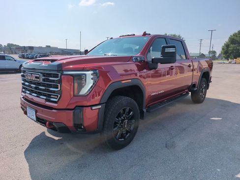 Used 2025 GMC Sierra 2500 AT4 w/ AT4 Premium Plus Package AWD/4WD image 4