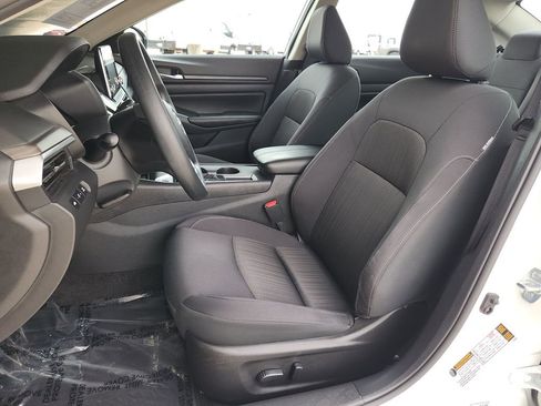 Used 2025 Nissan Altima 2.5 SV FWD image 12