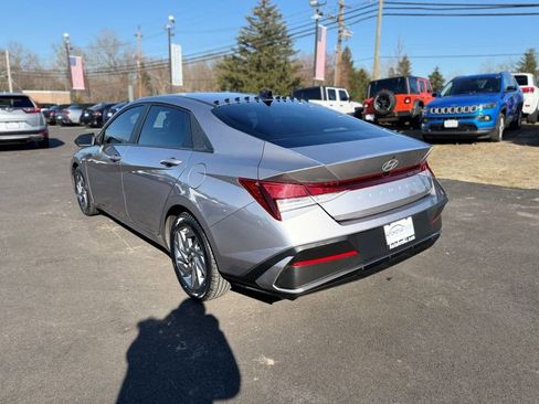 Used 2024 Hyundai Elantra SEL FWD image 6