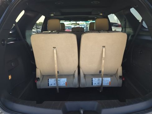 Used 2016 Ford Explorer XLT w/ Equipment Group 202A AWD/4WD image 5