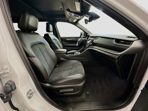 Used 2023 Jeep Grand Cherokee Altitude image 33