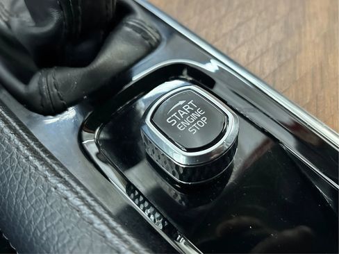 Used 2022 Volvo XC90 T6 Momentum w/ Climate Package image 40