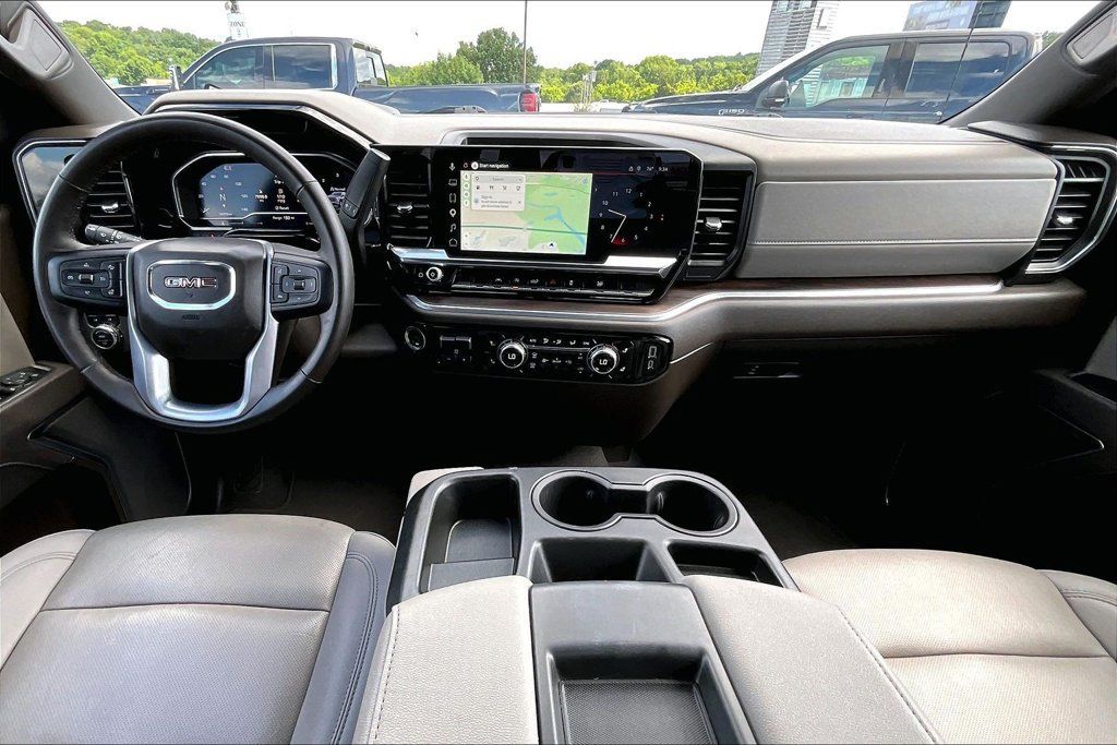 Used 2025 GMC Sierra 1500 SLT AWD/4WD image 10