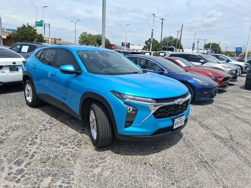 Used 2025 Chevrolet Trax LS w/ LS Convenience Package FWD image 1