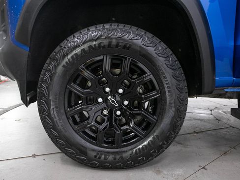 Used 2023 Chevrolet Colorado Trail Boss w/ Technology Package AWD/4WD image 30