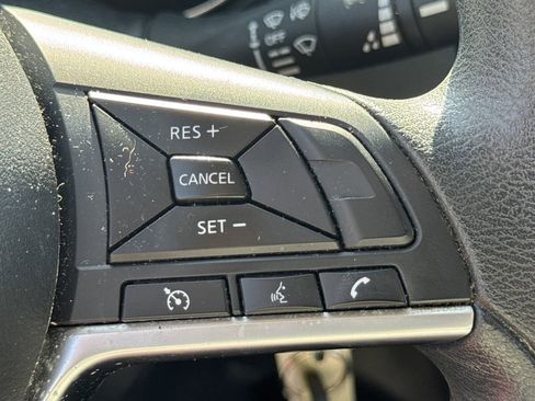 Used 2020 Nissan Rogue Sport S image 25