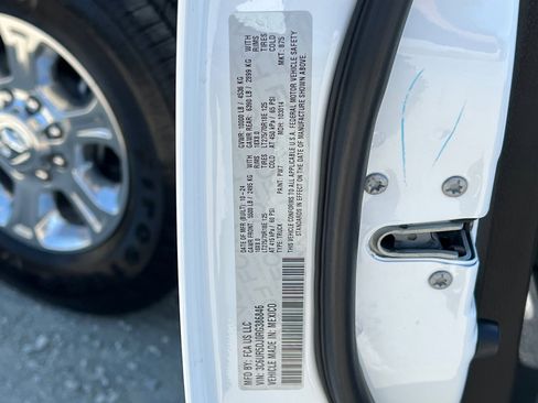 Used 2024 RAM 2500 Big Horn w/ Safety Group image 28