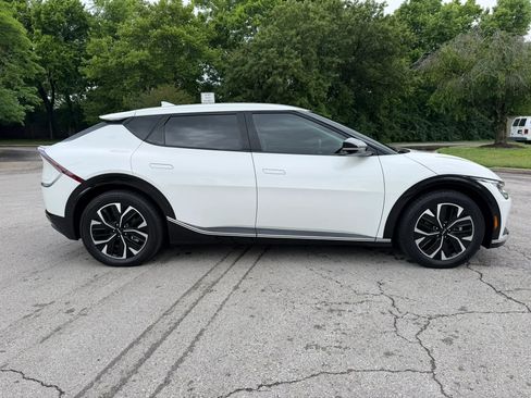 Used 2022 Kia EV6 Wind RWD image 4