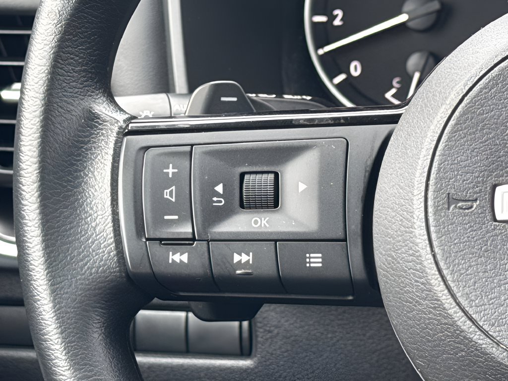 Used 2023 Nissan Rogue SV AWD/4WD image 15