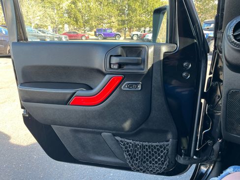 Used 2013 Jeep Wrangler Freedom Edition image 13